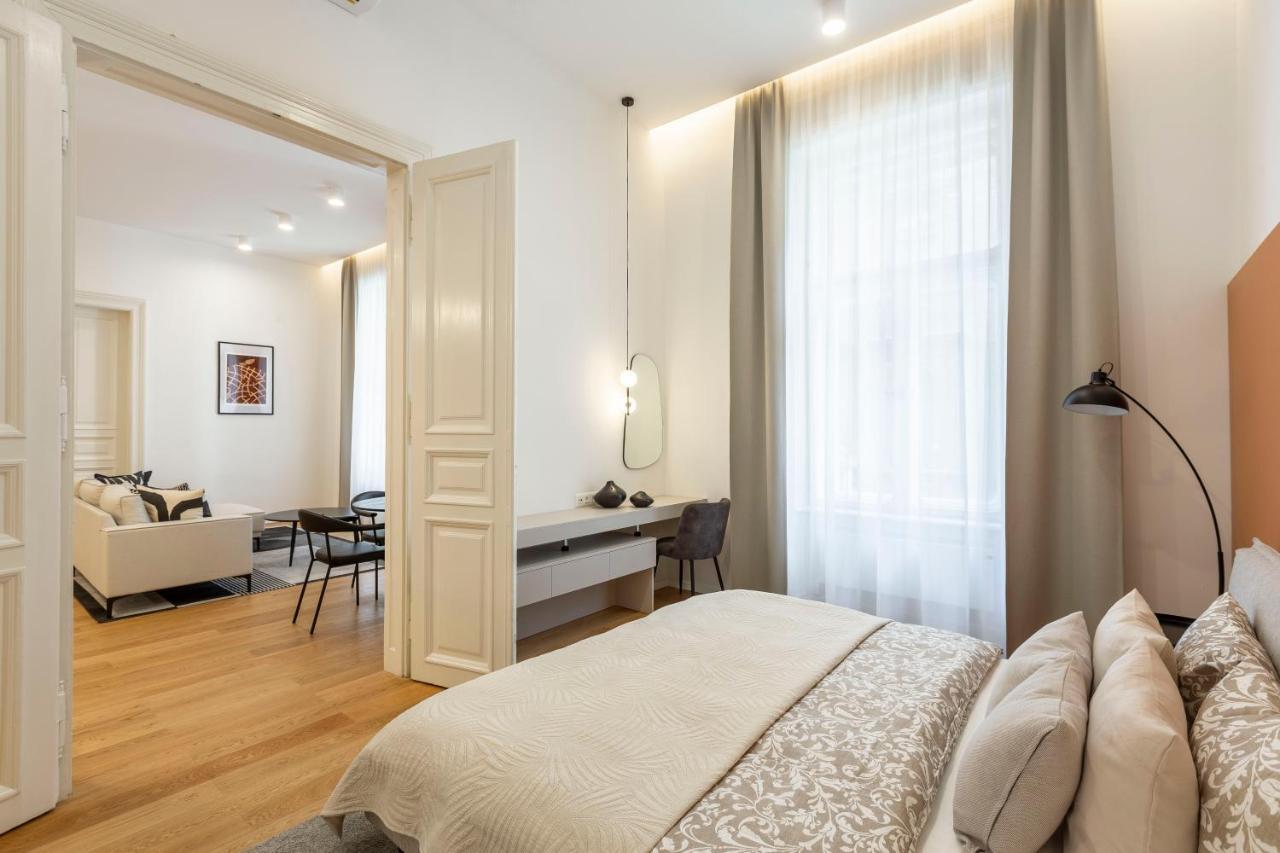 Luxurious Minimalist Residence With Sauna By Prestige Homes Budapeşte Dış mekan fotoğraf