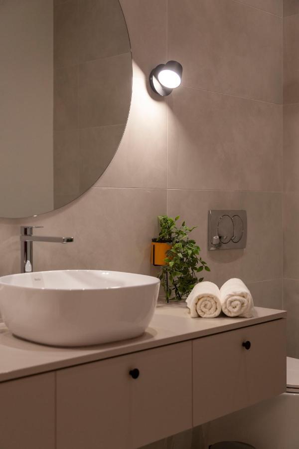 Luxurious Minimalist Residence With Sauna By Prestige Homes Budapeşte Dış mekan fotoğraf
