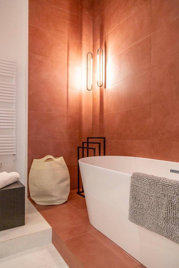 Luxurious Minimalist Residence With Sauna By Prestige Homes Budapeşte Dış mekan fotoğraf