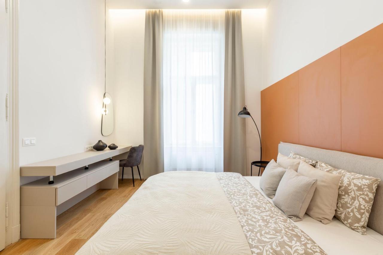 Luxurious Minimalist Residence With Sauna By Prestige Homes Budapeşte Dış mekan fotoğraf