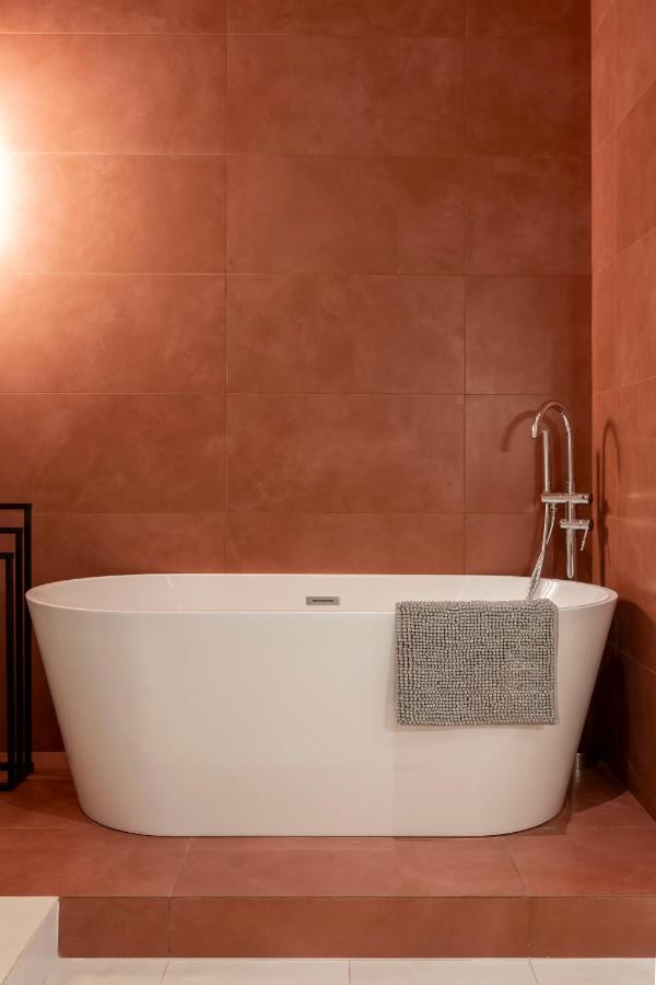 Luxurious Minimalist Residence With Sauna By Prestige Homes Budapeşte Dış mekan fotoğraf