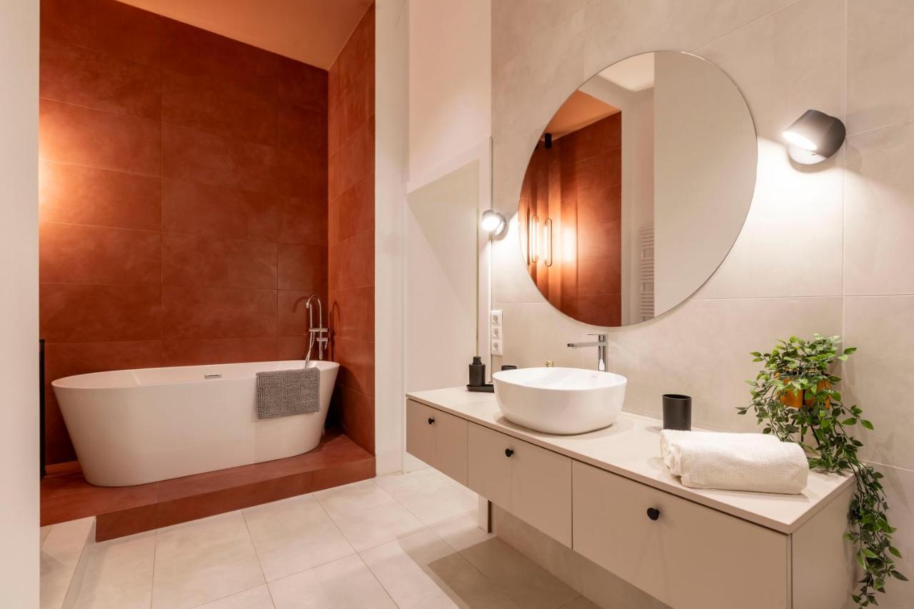 Luxurious Minimalist Residence With Sauna By Prestige Homes Budapeşte Dış mekan fotoğraf